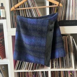 Karen Millen Skirt size 4 Blue Plaid with leather trim